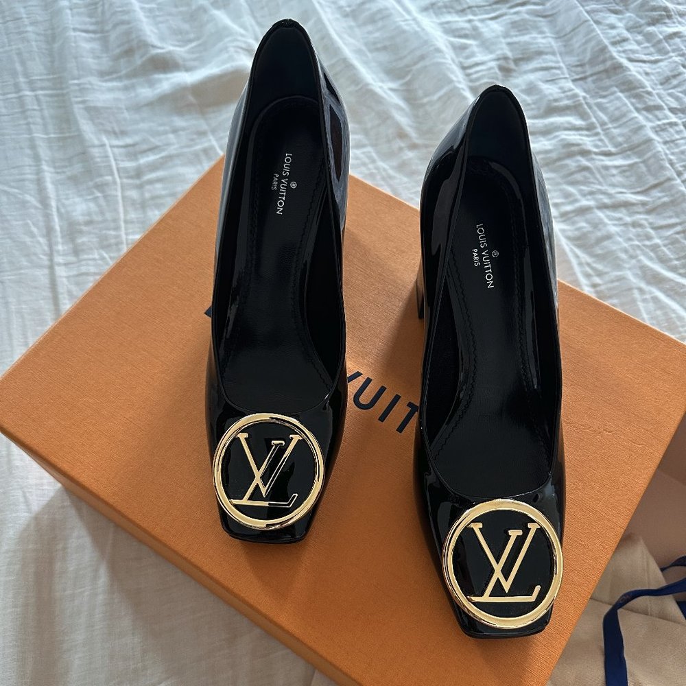 Louis Vuitton Madeleine Pumps in Shiny Black